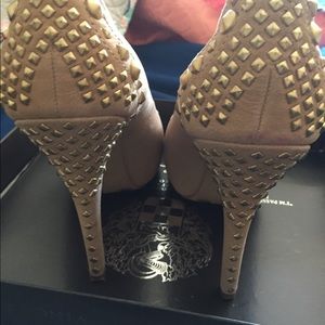 Vince camuto blush heels size 8.5 M pre-owned
